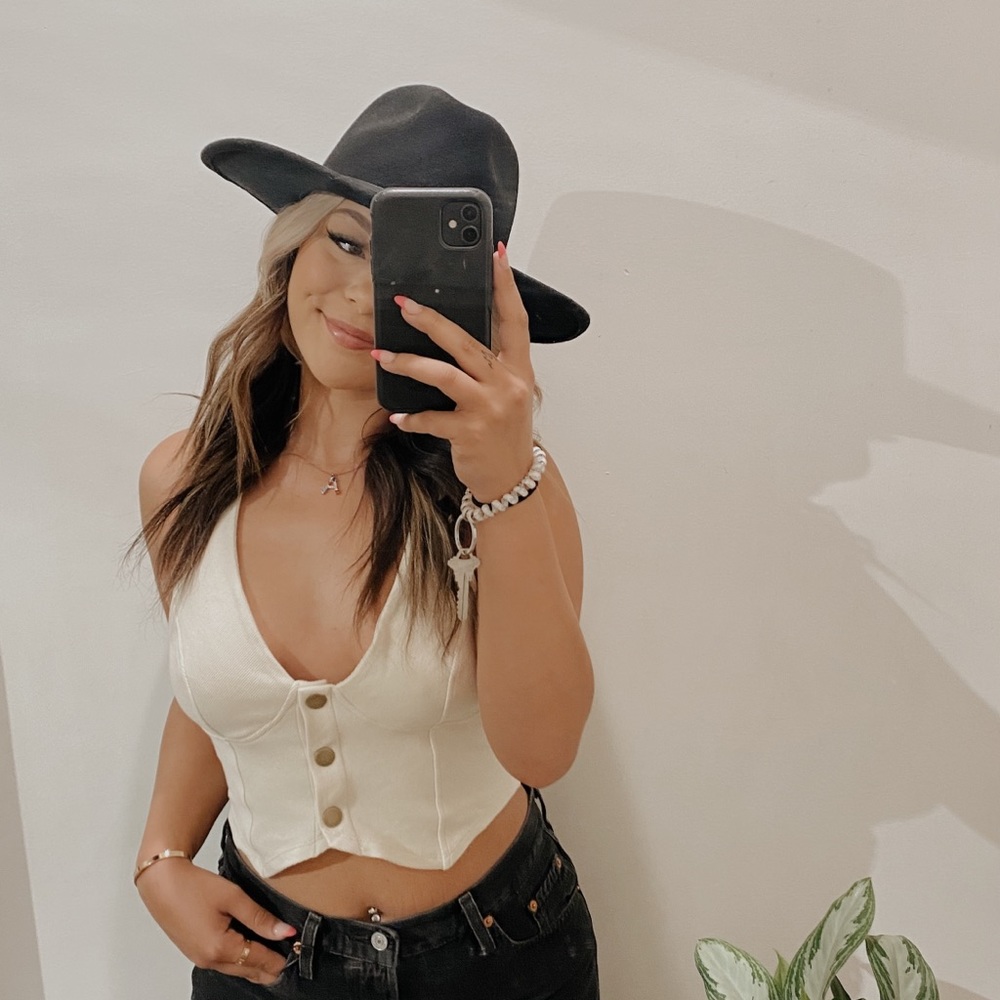 Meet your Posher, Alexis